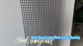 Vídeo real de cortina de contas de metal