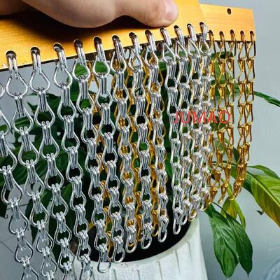 Divisor de sala gracioso das cortinas do elo de corrente do metal e projeto comercial do espaço